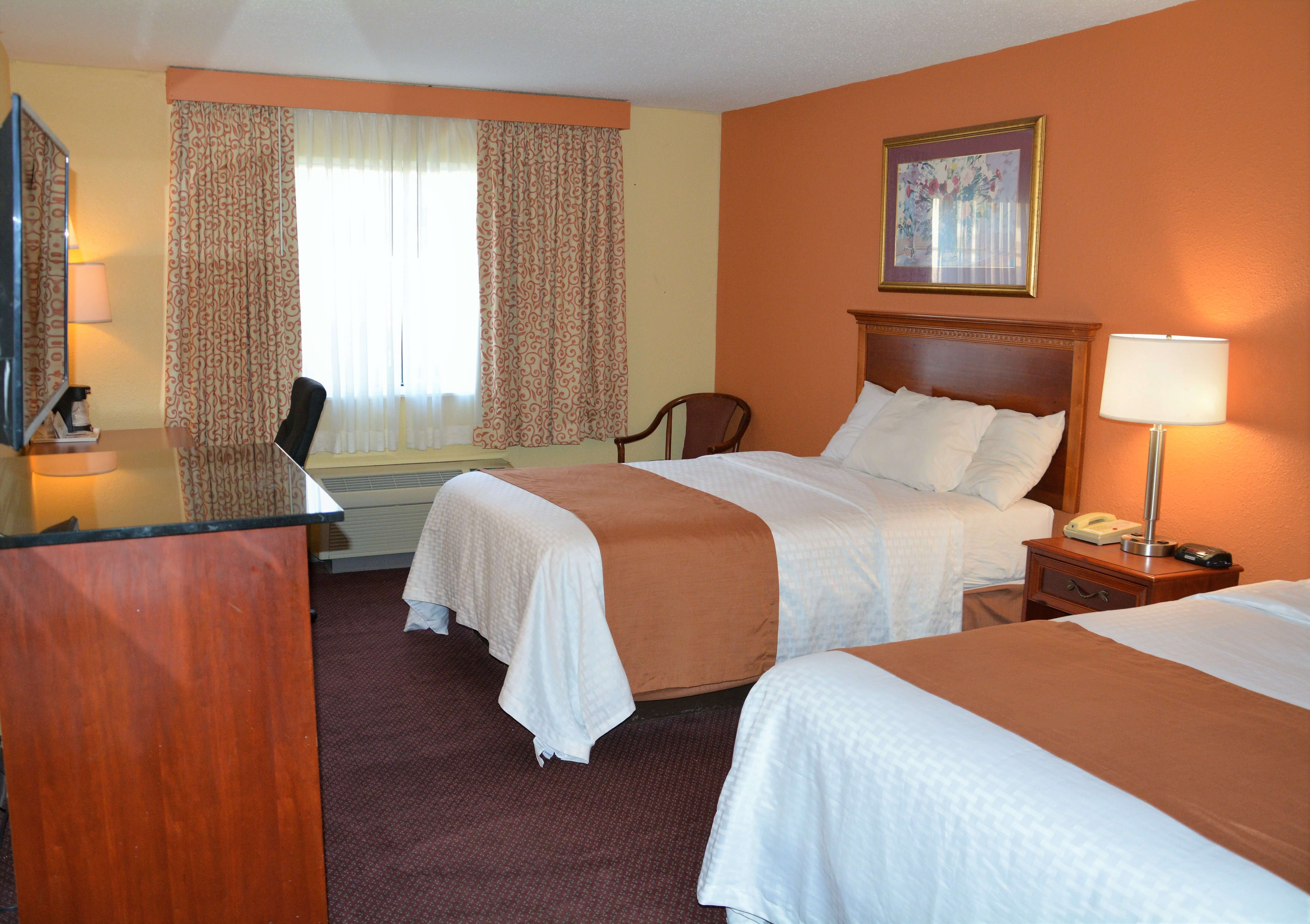 Columbus Grand Hotel & Banquet Center Double Room